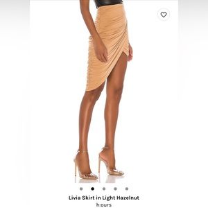 H:ours nude skirt. Fantastic condition!